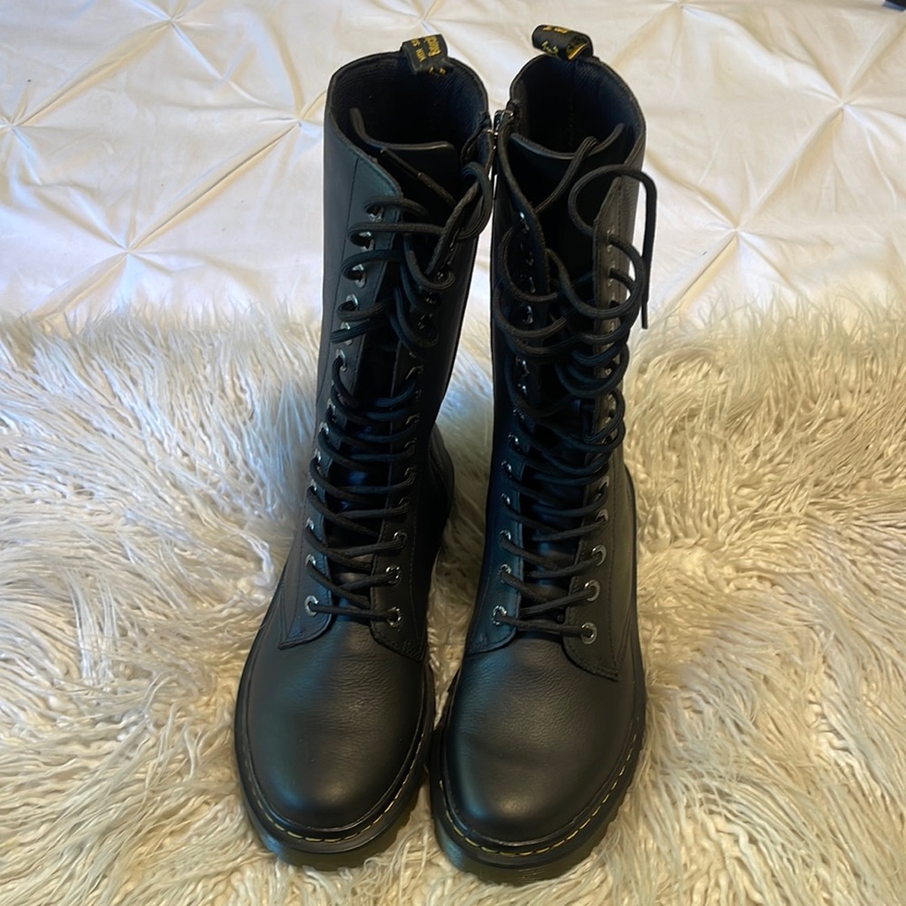 DOC MARTENS
